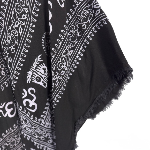 World Market Boho Indian Art Print Shawl w/ Fringe | Black & Cream | Like New - Picture 4 of 6